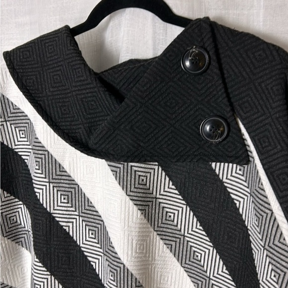 Y2K colorblock poncho,cape,women ,one size , black & white,Canada made ,EC - Picture 6 of 13